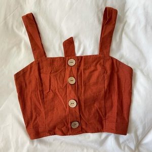 Linen material cropped button top